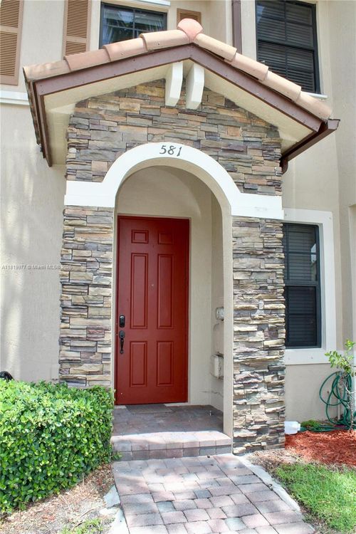 581 Se 32nd Ter, Homestead, FL, 33033-7251 | Card Image