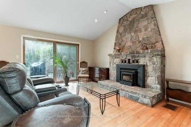 1080 Queens Line Rd, House other with 3 bedrooms, 1 bathrooms and 6 parking in Minden Hills ON | Image 8