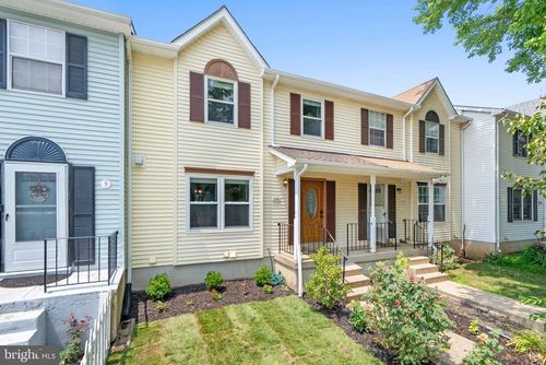 220 Meadows Ln Ne, LEESBURG, VA, 20176-4470 | Card Image