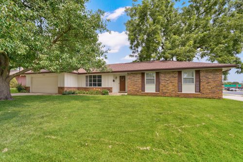 2841 E Normandy St, Springfield, MO, 65804-2747 | Card Image