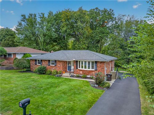 3943 Kenrick Dr, Bethlehem, PA, 18020-4517 | Card Image