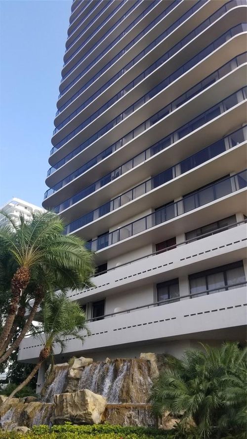 12b-19667 Turnberry Way, Aventura, FL, 33180-4846 | Card Image
