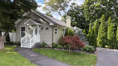 15 Park Ave, Nesconset, NY, 11767-1011 | Card Image