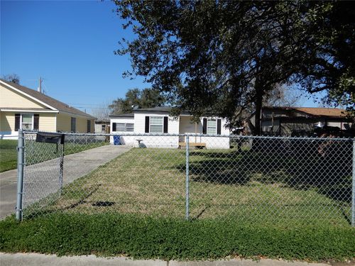 320 17th Ave N, Texas City, TX, 77590-6207 | Card Image