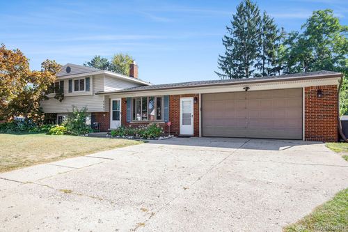 5807 Shetland Way, Waterford, MI, 48327-2048 | Card Image