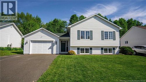 8 Lansdown Ave, Oromocto, NB, E2V4P3 | Card Image