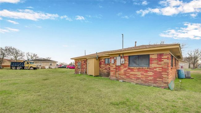 222 S Avenue G, House other with 4 bedrooms, 3 bathrooms and null parking in Freeport TX | Image 26