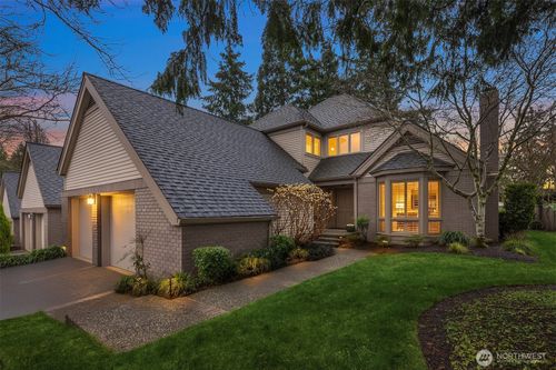 1716 Bellevue Way Ne, Bellevue, WA, 98004-2856 | Card Image