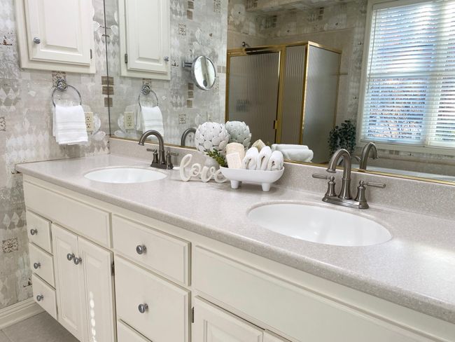 Double sinks in primary en suite. | Image 20