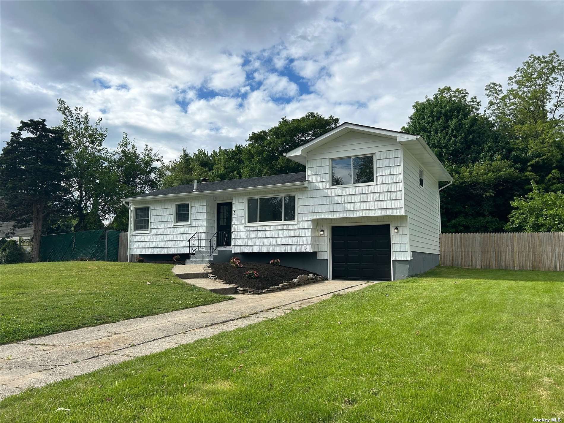 Minti Rd, Coram, NY 11727