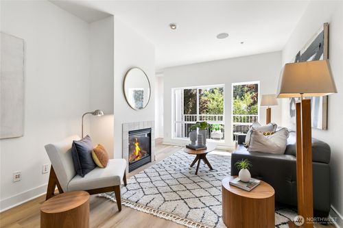 apt-d-6816 Ne 153rd Pl, Kenmore, WA, 98028-4927 | Card Image