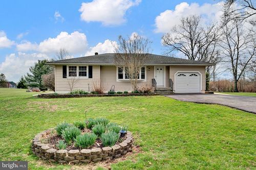 88 Woosamonsa Rd, Pennington, NJ, 08534-3803 | Card Image