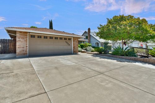 3500 Huntsman Drive, Sacramento, CA, 95826 | Card Image