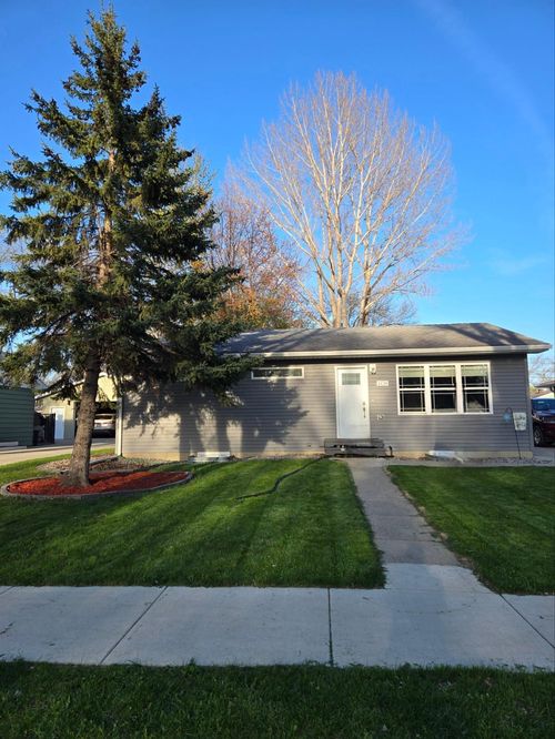 1438 19th St S, Fargo, ND, 58103-3832 | Card Image