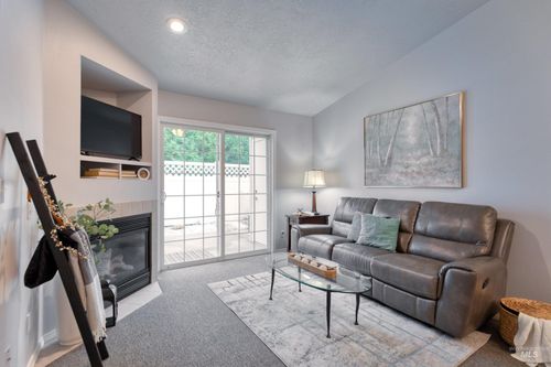 99 E Waterbury Ln, Meridian, ID, 83646-5539 | Card Image