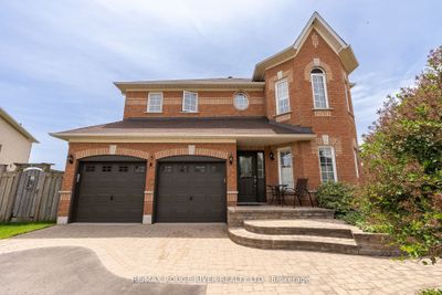 9 Nadia Crt, House other with 3 bedrooms, 4 bathrooms and 6 parking in Whitby ON | Image 2