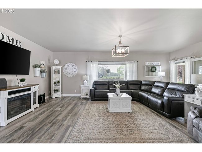34207 Enos Dr, House other with 5 bedrooms, 5 bathrooms and 2 parking in Halsey OR | Image 7