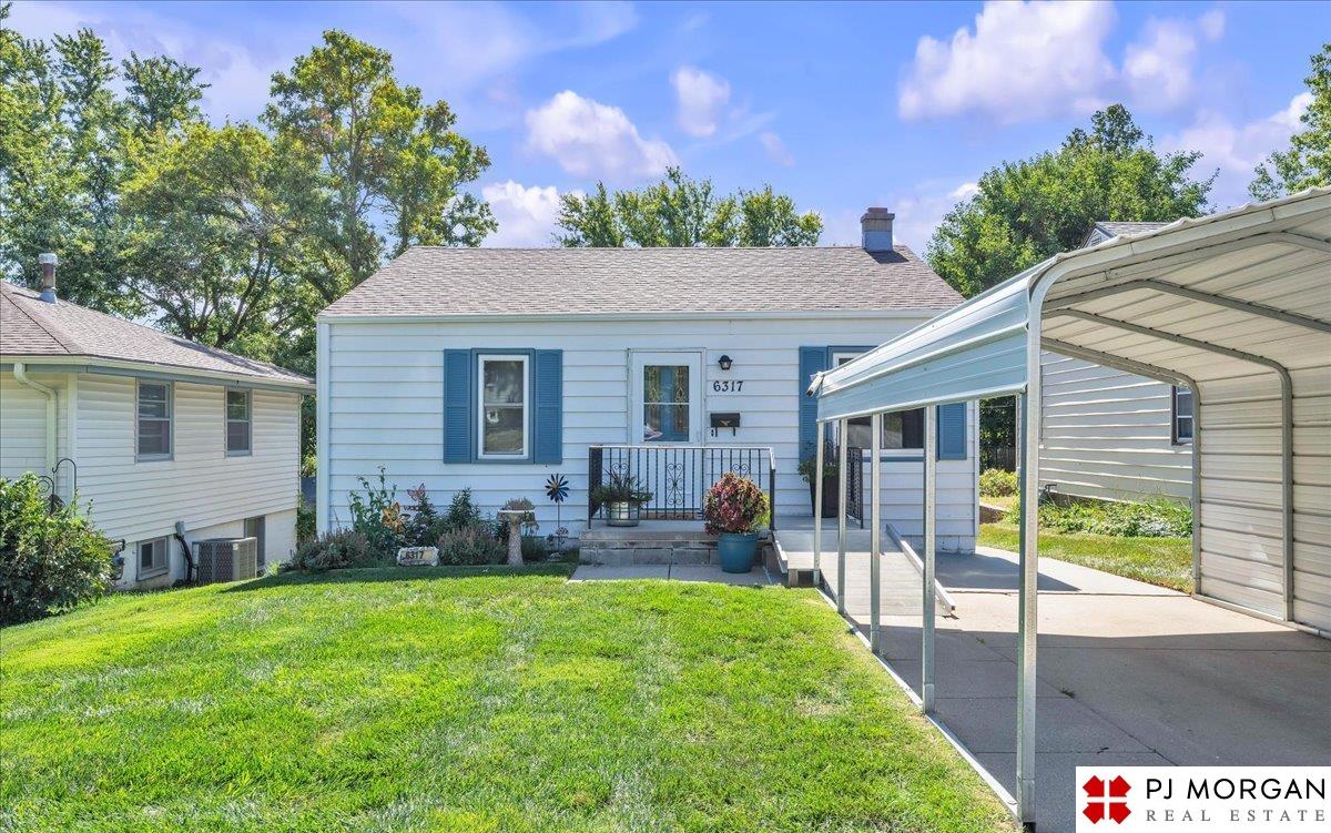 Charles St, Omaha, NE 68132