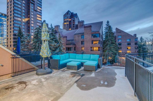 2203 - 400 Eau Claire Avenue Sw, Home with 3 bedrooms, 2 bathrooms and 2 parking in Calgary AB | Image 35