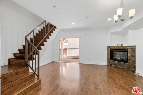 apt-203-5633 Carlton Way, Hollywood, CA, 90028-7296 | Card Image