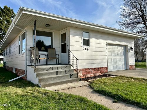 209 Roosevelt Ave, Underwood, ND, 58576-4342 | Card Image