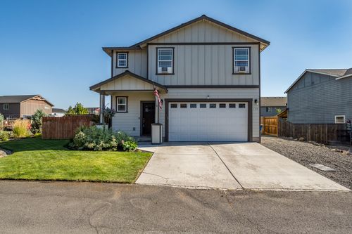 728 Ne Apache Cir, Redmond, OR, 97756-8987 | Card Image