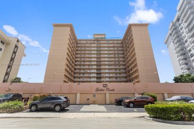 503 - 121 Golden Isles Dr, Condo with 2 bedrooms, 2 bathrooms and null parking in Hallandale Beach FL | Image 2