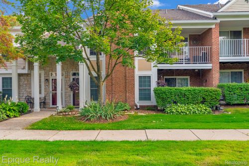 56471 Chesapeake Trl, Shelby Township, MI, 48316-5048 | Card Image