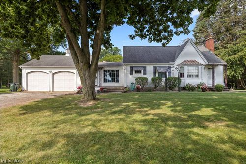 9988 W Ridge Rd, Elyria, OH, 44035-6829 | Card Image