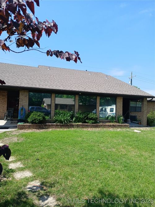 715 Kiowa St, Hartshorne, OK, 74547-3030 | Card Image