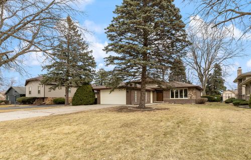 8518 Candlelight Dr E, Willow Springs, IL, 60480-1107 | Card Image