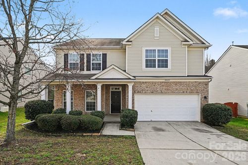 10525 Dominion Village Dr, Charlotte, NC, 28269-7931 | Card Image