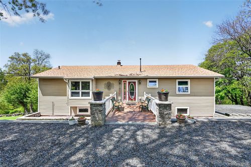 77 Maidstone Dr, Walden, NY, 12586-2427 | Card Image