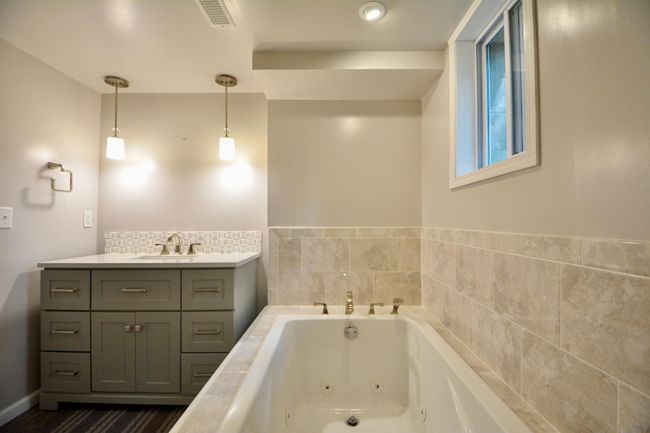 3/4 Bath Lower Level with Soaking Tub | Image 24