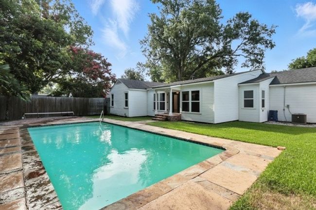 View of front of property featuring ceiling fan, an attached garage, brick siding, roof with shingles, and a front yard | Image 26