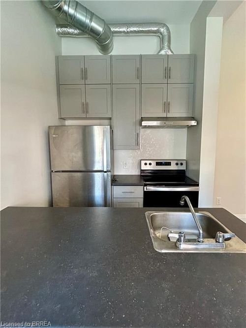 302-11 Queen St, Brantford, ON, N3T3B1 | Card Image