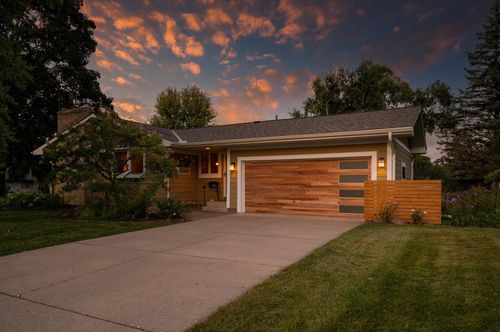 7751 Winnetka Heights Dr, Golden Valley, MN, 55427-3554 | Card Image