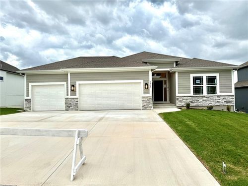 1015 Poplar Ln, Liberty, MO, 64068-4362 | Card Image