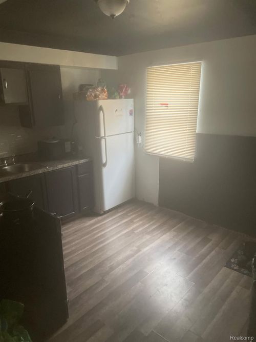 716 W Genesee St, Flint, MI, 48504-2608 | Card Image