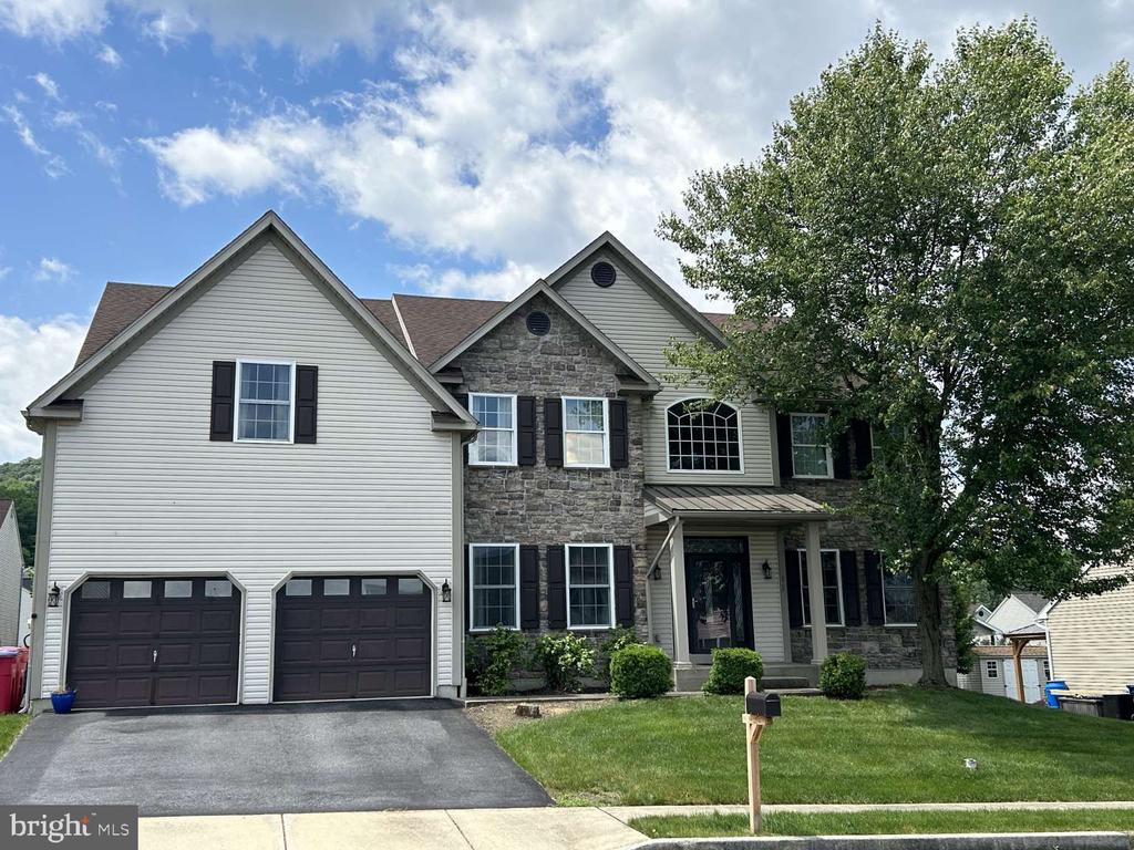 Arthur Dr, Reading, PA 19608