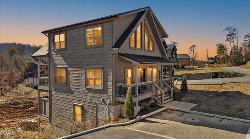 2872 Sequoia Rd, Pigeon Forge, TN, 37863-4241 | Card Image