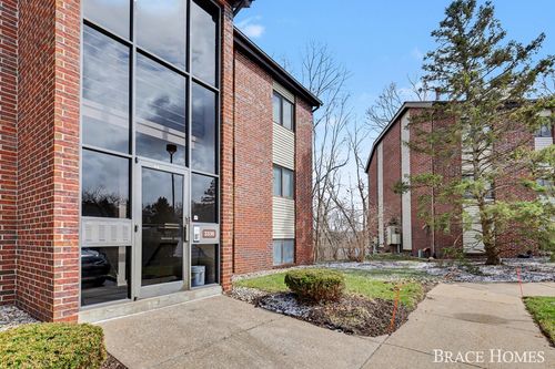e-3336 Devonwood Hls Ne, Grand Rapids, MI, 49525-6811 | Card Image
