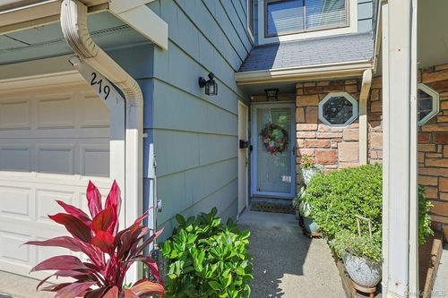 279 Treetop Cir, Nanuet, NY, 10954-1021 | Card Image
