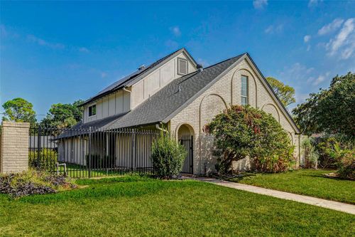 10602 Riverview Dr, Houston, TX, 77042-1389 | Card Image