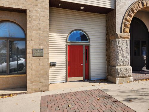 b4-212 N Broadway Ave, Albert Lea, MN, 56007-2435 | Card Image