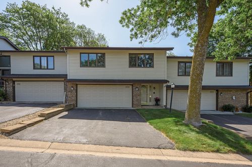 5709 Hyland Courts Dr, Bloomington, MN, 55437-1932 | Card Image