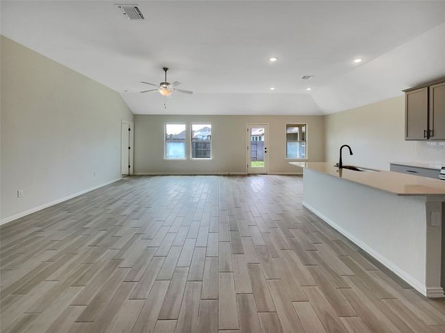 137 Periwinkle Ln, House other with 4 bedrooms, 3 bathrooms and 2 parking in Bastrop TX | Image 17