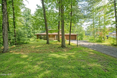 5 Stonegate Rd, Ballston Lake, NY, 12019-9301 | Card Image