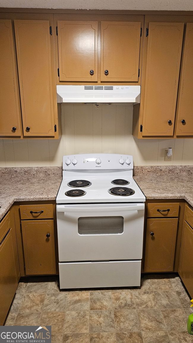 412 Vienna Cir, House other with 4 bedrooms, 2 bathrooms and null parking in Fort Valley GA | Image 4