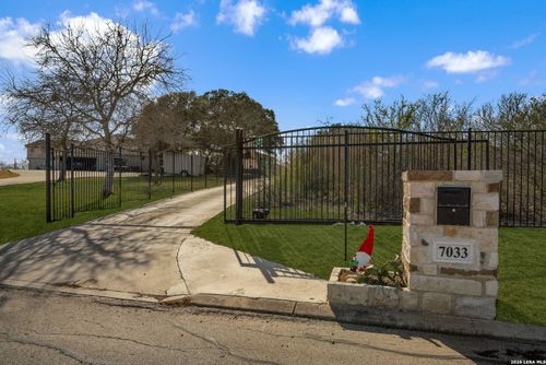 7033 Robin Hood Way, Schertz, TX, 78154-6128 | Card Image